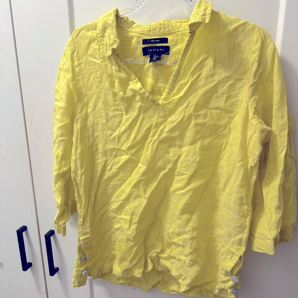 100% linen Tahari split side vneck linen yellow top Size Medium Spring Tunic